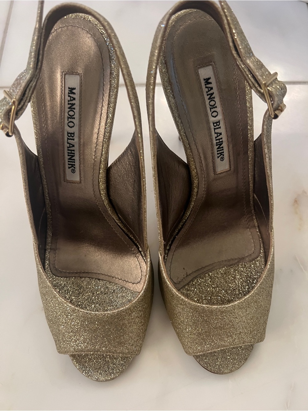 Manolo Blahnik Gold Glitter Slingback Peep-Toe heels